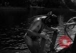 Image Navy diver eau entrée United States USA, 1943, de la seconde 18 séquences d'archives historiques vidéo 65675049206