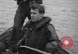 Standbild USA Minesweeper in Betrieb Zweiten Weltkrieg Pacific Theater, 1943, aus Sekunde 15 historischem Filmmaterial Videoclip 65675049213