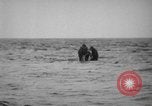 Standbild USA Minesweeper in Betrieb Zweiten Weltkrieg Pacific Theater, 1943, aus Sekunde 20 historischem Filmmaterial Videoclip 65675049213