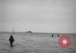 Standbild USA Minesweeper in Betrieb Zweiten Weltkrieg Pacific Theater, 1943, aus Sekunde 29 historischem Filmmaterial Videoclip 65675049213