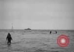 Standbild USA Minesweeper in Betrieb Zweiten Weltkrieg Pacific Theater, 1943, aus Sekunde 30 historischem Filmmaterial Videoclip 65675049213