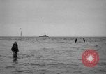 Standbild USA Minesweeper in Betrieb Zweiten Weltkrieg Pacific Theater, 1943, aus Sekunde 31 historischem Filmmaterial Videoclip 65675049213
