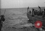 Immagine di Motore ausiliario Minesweeper caricamento Oceano atlantico, 1943, secondo 24 filmato di repertorio 65675049218