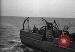 Immagine di Motore ausiliario Minesweeper caricamento Oceano atlantico, 1943, secondo 45 filmato di repertorio 65675049218