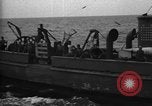 Immagine di Motore ausiliario Minesweeper caricamento Oceano atlantico, 1943, secondo 51 filmato di repertorio 65675049218