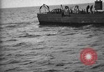 Immagine di Motore ausiliario Minesweeper caricamento Oceano atlantico, 1943, secondo 58 filmato di repertorio 65675049218