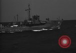 Immagine di Motore ausiliario Minesweeper caricamento Oceano atlantico, 1943, secondo 62 filmato di repertorio 65675049218