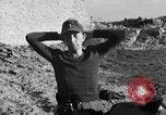 Standbild US-Soldat suche ein Gefangener Cherbourg Frankreich, 1944, aus Sekunde 55 historischem Filmmaterial Videoclip 65675049236