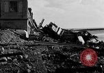 Immagine di Distrutto gli impianti portuali Cherbourg Normandia Francia, 1944, secondo 6 filmato di repertorio 65675049237