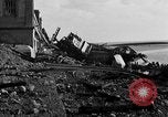 Immagine di Distrutto gli impianti portuali Cherbourg Normandia Francia, 1944, secondo 12 filmato di repertorio 65675049237