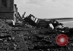 Immagine di Distrutto gli impianti portuali Cherbourg Normandia Francia, 1944, secondo 13 filmato di repertorio 65675049237