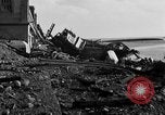 Immagine di Distrutto gli impianti portuali Cherbourg Normandia Francia, 1944, secondo 14 filmato di repertorio 65675049237