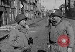 Immagine di Porto deserte e waterfront Cherbourg Normandia Francia, 1944, secondo 5 filmato di repertorio 65675049238