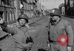 Immagine di Porto deserte e waterfront Cherbourg Normandia Francia, 1944, secondo 6 filmato di repertorio 65675049238