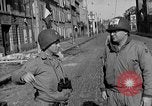 Immagine di Porto deserte e waterfront Cherbourg Normandia Francia, 1944, secondo 7 filmato di repertorio 65675049238