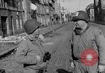 Immagine di Porto deserte e waterfront Cherbourg Normandia Francia, 1944, secondo 8 filmato di repertorio 65675049238