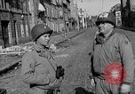 Immagine di Porto deserte e waterfront Cherbourg Normandia Francia, 1944, secondo 9 filmato di repertorio 65675049238