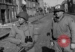 Immagine di Porto deserte e waterfront Cherbourg Normandia Francia, 1944, secondo 12 filmato di repertorio 65675049238
