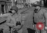 Immagine di Porto deserte e waterfront Cherbourg Normandia Francia, 1944, secondo 14 filmato di repertorio 65675049238