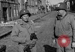 Immagine di Porto deserte e waterfront Cherbourg Normandia Francia, 1944, secondo 15 filmato di repertorio 65675049238