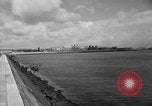 Immagine di Porto deserte e waterfront Cherbourg Normandia Francia, 1944, secondo 19 filmato di repertorio 65675049238