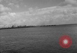 Immagine di Porto deserte e waterfront Cherbourg Normandia Francia, 1944, secondo 26 filmato di repertorio 65675049238