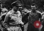 Standbild General Douglas MacArthur New Guinea, 1944, aus Sekunde 13 historischem Filmmaterial Videoclip 65675049255