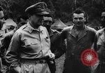 Standbild General Douglas MacArthur New Guinea, 1944, aus Sekunde 14 historischem Filmmaterial Videoclip 65675049255
