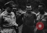 Standbild General Douglas MacArthur New Guinea, 1944, aus Sekunde 15 historischem Filmmaterial Videoclip 65675049255