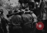 Standbild General Douglas MacArthur New Guinea, 1944, aus Sekunde 34 historischem Filmmaterial Videoclip 65675049255