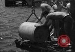 Standbild Hilfsmotor Minesweepers Atlantik, 1943, aus Sekunde 26 historischem Filmmaterial Videoclip 65675049259