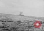 Standbild Allied Schlachtschiff Atlantik, 1944, aus Sekunde 25 historischem Filmmaterial Videoclip 65675049263