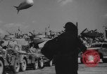 Standbild Barrage Balloons Neapel Italien, 1944, aus Sekunde 44 historischem Filmmaterial Videoclip 65675049276