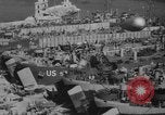 Standbild Barrage Balloons Neapel Italien, 1944, aus Sekunde 57 historischem Filmmaterial Videoclip 65675049276