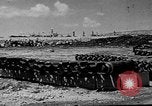 Standbild Meine Antenne zur Festlegung von B-29 bomber Marianen, 1944, aus Sekunde 9 historischem Filmmaterial Videoclip 65675049278