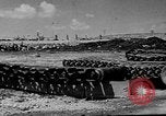 Standbild Meine Antenne zur Festlegung von B-29 bomber Marianen, 1944, aus Sekunde 10 historischem Filmmaterial Videoclip 65675049278