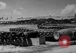 Standbild Meine Antenne zur Festlegung von B-29 bomber Marianen, 1944, aus Sekunde 12 historischem Filmmaterial Videoclip 65675049278