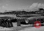 Standbild Meine Antenne zur Festlegung von B-29 bomber Marianen, 1944, aus Sekunde 13 historischem Filmmaterial Videoclip 65675049278