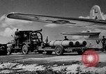 Standbild Meine Antenne zur Festlegung von B-29 bomber Marianen, 1944, aus Sekunde 49 historischem Filmmaterial Videoclip 65675049278