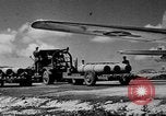 Standbild Meine Antenne zur Festlegung von B-29 bomber Marianen, 1944, aus Sekunde 50 historischem Filmmaterial Videoclip 65675049278