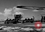 Standbild Meine Antenne zur Festlegung von B-29 bomber Marianen, 1944, aus Sekunde 53 historischem Filmmaterial Videoclip 65675049278