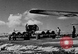 Standbild Meine Antenne zur Festlegung von B-29 bomber Marianen, 1944, aus Sekunde 54 historischem Filmmaterial Videoclip 65675049278