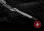 Standbild Deutsche Torpedo hits Mine Atlantik, 1943, aus Sekunde 4 historischem Filmmaterial Videoclip 65675049295