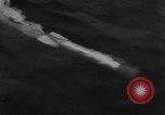 Standbild Deutsche Torpedo hits Mine Atlantik, 1943, aus Sekunde 5 historischem Filmmaterial Videoclip 65675049295