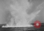 Standbild Deutsche Torpedo hits Mine Atlantik, 1943, aus Sekunde 9 historischem Filmmaterial Videoclip 65675049295