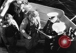 Standbild Rauch Bildschirm um Kriegsmarine Schiff Atlantik, 1943, aus Sekunde 1 historischem Filmmaterial Videoclip 65675049300