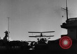Standbild Rauch Bildschirm um Kriegsmarine Schiff Atlantik, 1943, aus Sekunde 10 historischem Filmmaterial Videoclip 65675049300