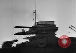 Standbild Rauch Bildschirm um Kriegsmarine Schiff Atlantik, 1943, aus Sekunde 14 historischem Filmmaterial Videoclip 65675049300