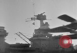 Standbild Rauch Bildschirm um Kriegsmarine Schiff Atlantik, 1943, aus Sekunde 15 historischem Filmmaterial Videoclip 65675049300