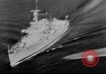 Standbild Rauch Bildschirm um Kriegsmarine Schiff Atlantik, 1943, aus Sekunde 16 historischem Filmmaterial Videoclip 65675049300